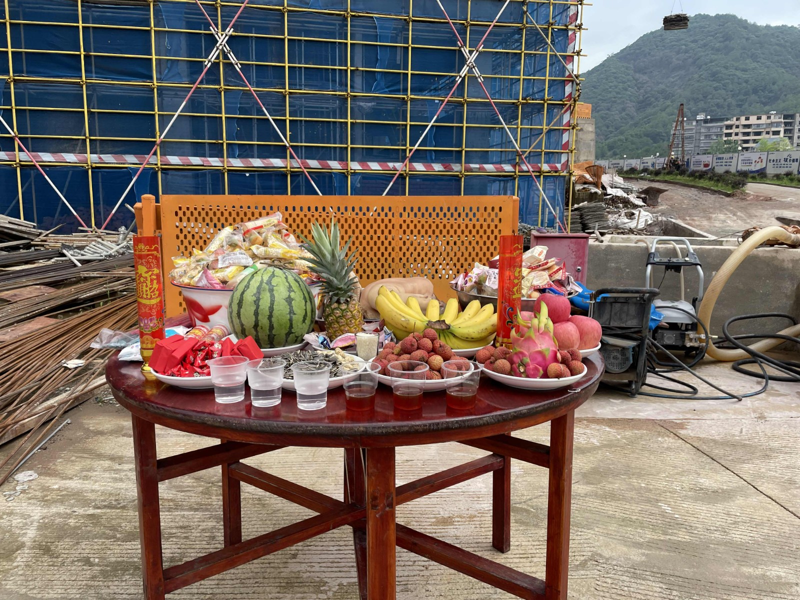 易順建工集團有限公司承建的福建松溪經濟開發(fā)區(qū)東園新型紡織專業(yè)園標準化廠房項目一期工程順利封頂!