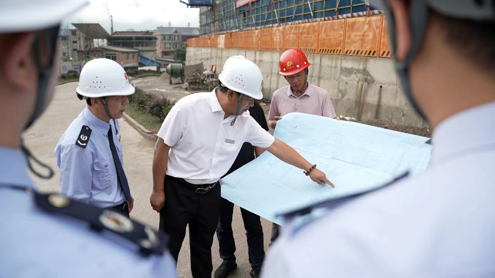 松溪縣稅務(wù)局嵌入“項目管家”服務(wù),為易順建工集團(tuán)重點項目提供稅收服務(wù)